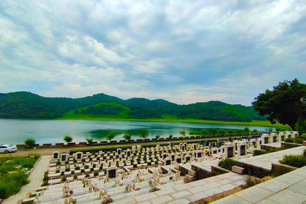 沈陽墓地墓碑上刻紋的設(shè)計(jì)有哪些注意事項(xiàng)？